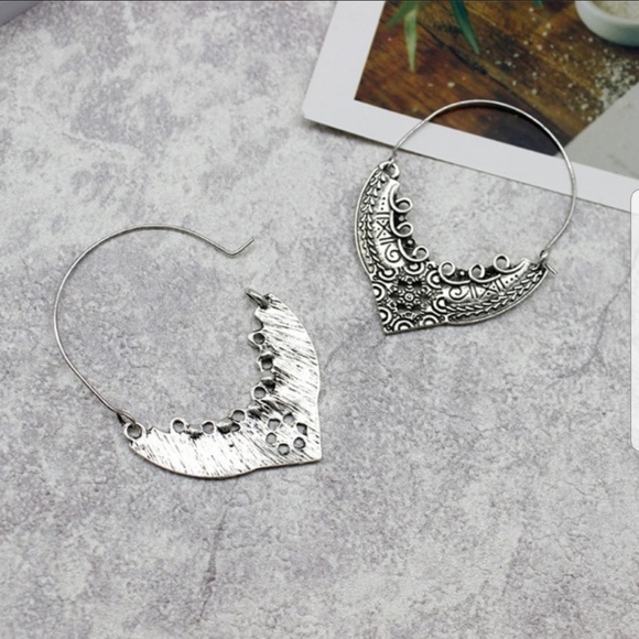 NWT Boho Gold or Silvertone Drop Earrings - Picture 5 of 5